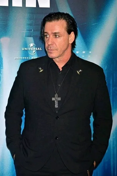 Flipped Chat AI – Чат с Тилль Линдеманн 