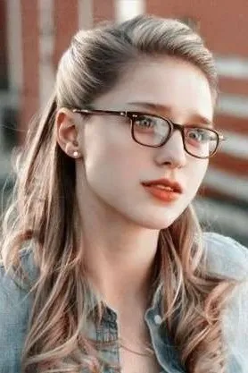 Flipped Chat AI – Chatten mit Ara Danvers 