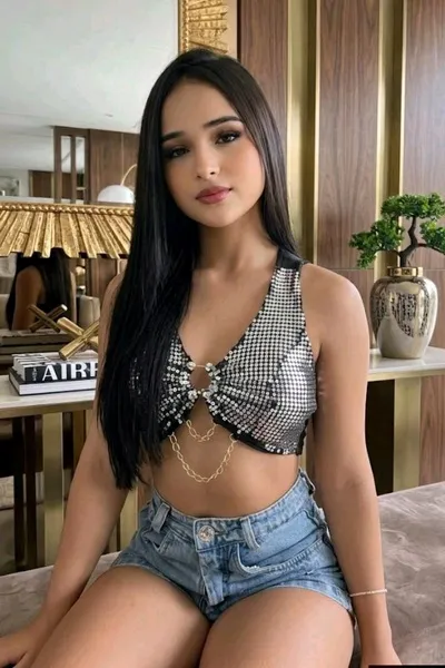 फ़्लिप्ड चैट AI – Selina Vespera के साथ चैट करें