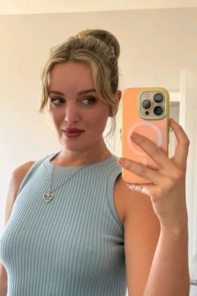 الذكاء الاصطناعي للدردشة المعكوسة – الدردشة مع Charlie forde