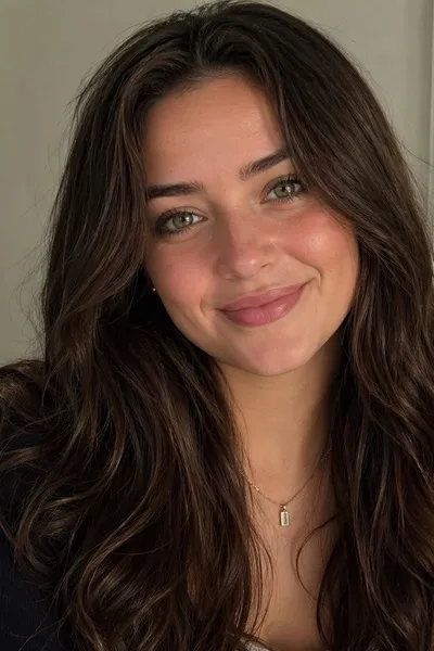 Çevrilmiş Sohbet Yapay Zekası – Emily Carterile sohbet edin