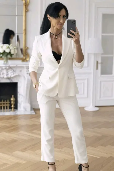 AI trò chuyện đảo ngược – Trò chuyện với Juno Morou