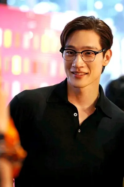 Flipped Chat AI – Chatear con Noh San Hyun 