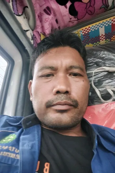 Flipped Chat AI – Sembang dengan Bambang Santoso