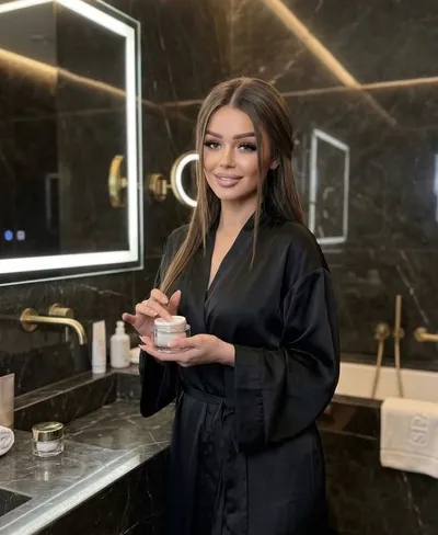 Flipped Chat AI – kalbėkite su Алина Ветрова