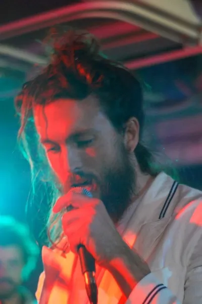 Odwrócony czat AI – rozmawiaj z Edward Sharpe 