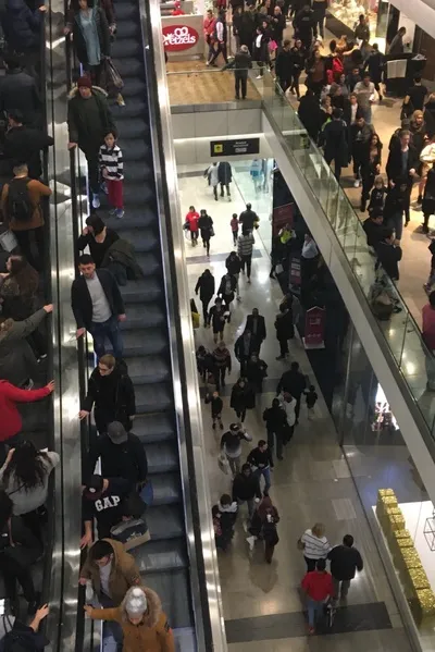 AI trò chuyện đảo ngược – Trò chuyện với Shopping Mall