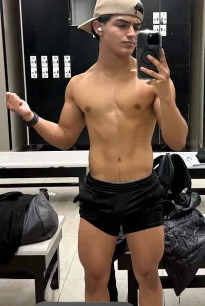 फ़्लिप्ड चैट AI – Mateo Valderrama के साथ चैट करें