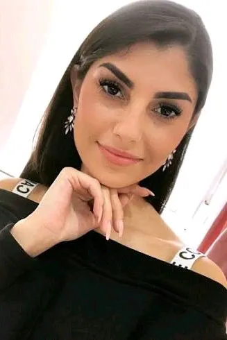 Flipped Chat AI – แชทกับ Bibi Moretti