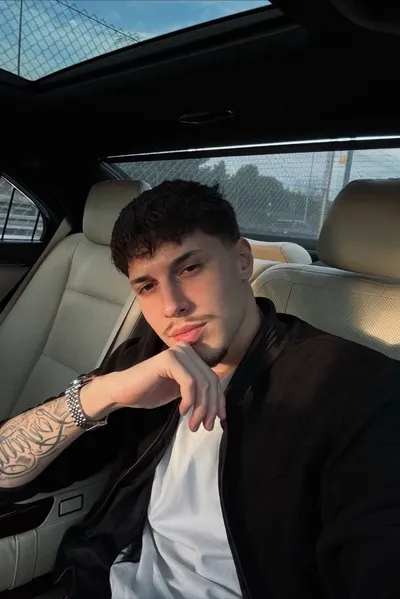 Flipped chat ai - makipag -chat sa Rayan Al Karim 