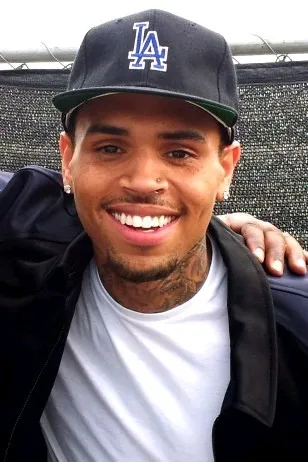 الذكاء الاصطناعي للدردشة المعكوسة – الدردشة مع Chris Brown 