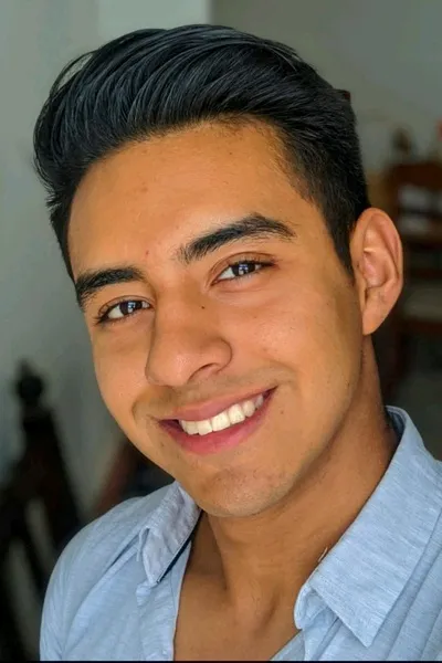 Flipped Chat AI – Чат с Fernando Rosales