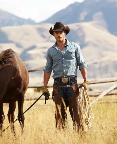 Flipped Chat AI – Чат с Колтър Ван