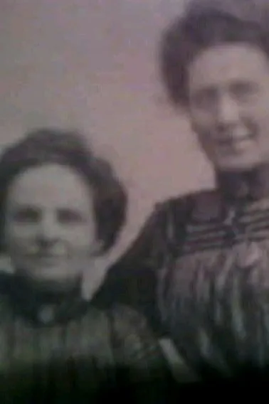 Flipped Chat AI – Chatear con Ellie and Gertrude Armstrong 