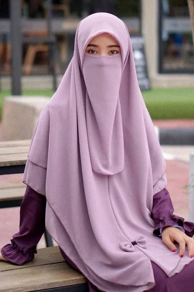 Αναστροφή συνομιλίας AI – Συζήτηση με Hana zahra