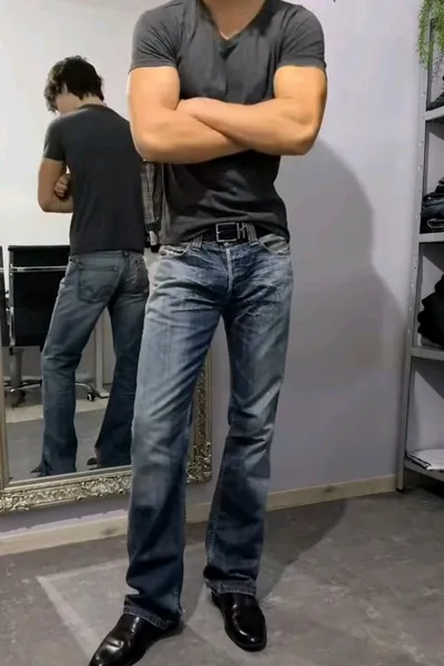 Flipped Chat AI – razgovarajte s Bad boy best friend 