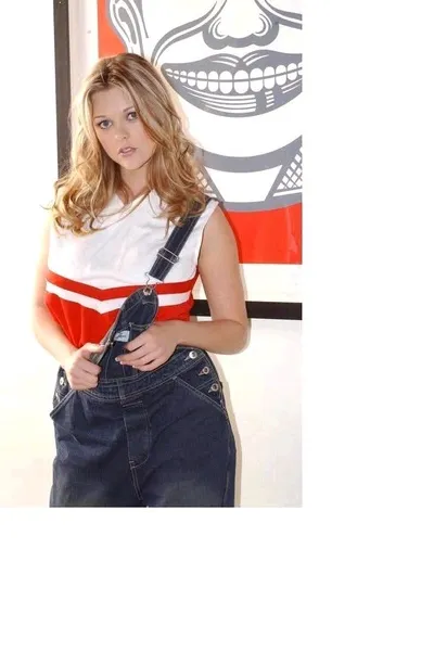 Flipped Chat AI – Чат с Sunrise Adams