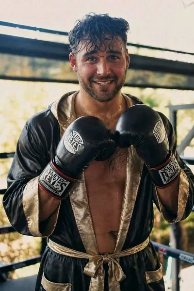 Flipped Chat AI – Чат с Owen Delgado 