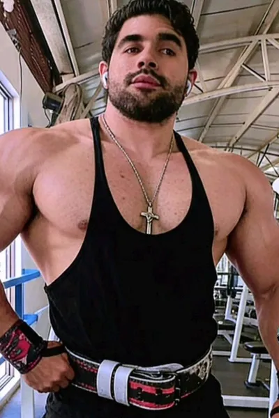 Flipped Chat AI – Chatear con Adrián Valderrama