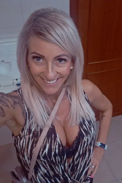 फ़्लिप्ड चैट AI – Antje  के साथ चैट करें