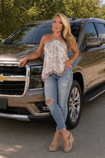 Flipped Chat AI – Чат с Tracy Holloway