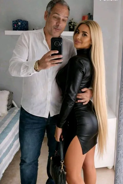 फ़्लिप्ड चैट AI – Stephanie Diaz के साथ चैट करें