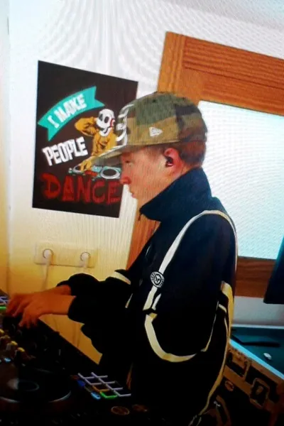 Flipped Chat AI – Чат с ELFIGO 