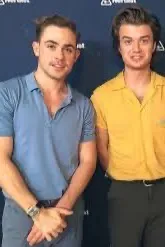 Αναστροφή συνομιλίας AI – Συζήτηση με Dacre Montgomery and Joe keery
