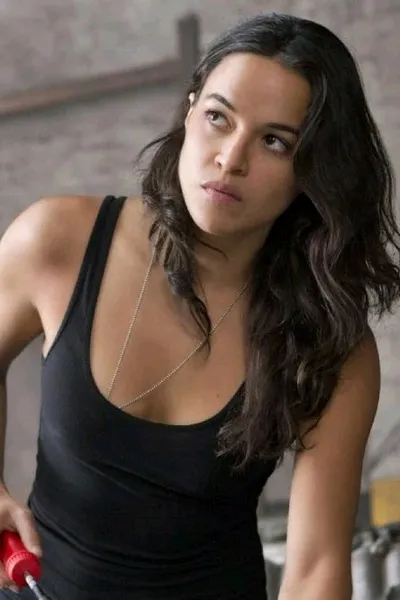 Flipped Chat AI – Chat cu Letty Ortiz 