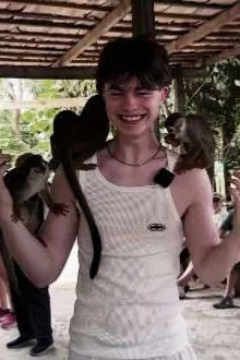 Noah Risling pozadí
