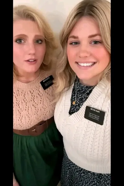 Flipped Chat AI – kalbėkite su Emma and Kate