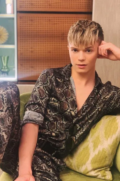 Ronan Parke  background