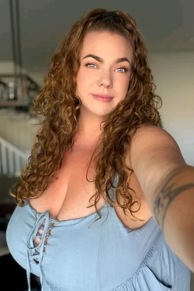 Flipped Chat AI – Чат с Ashleigh Dunn