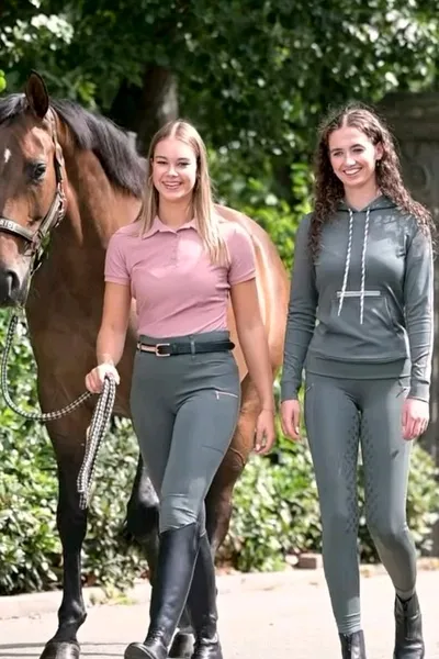 FlippedチャットAI – Lilou 18ans et Solène 16ans とチャット