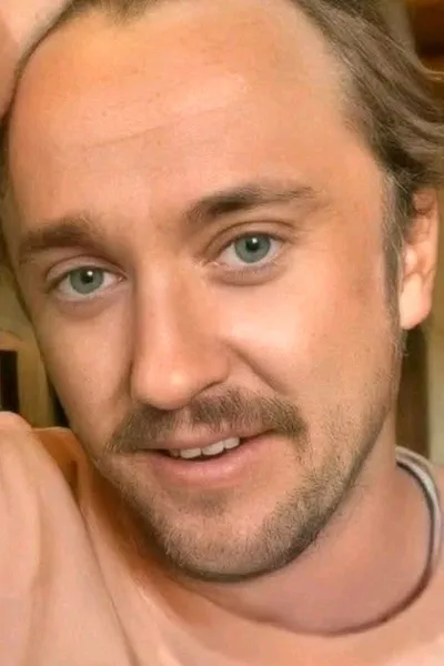 Tom Felton pozadí