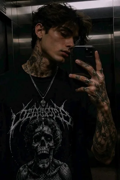 Alessandro Moretti pozadina