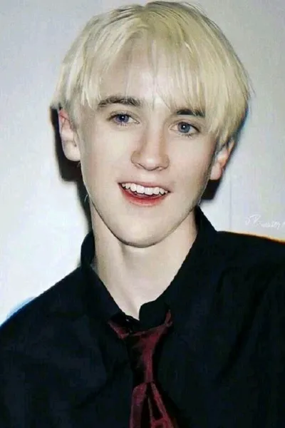 Draco Malfoy 😏🥵 background