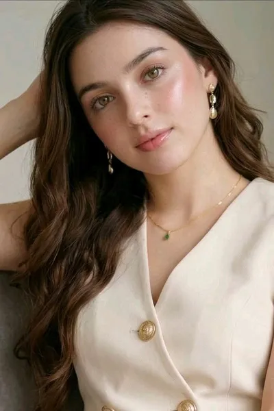 Tina Díaz background