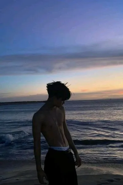 Reyvan background