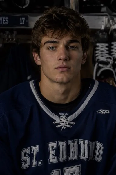 Carter Hayes background