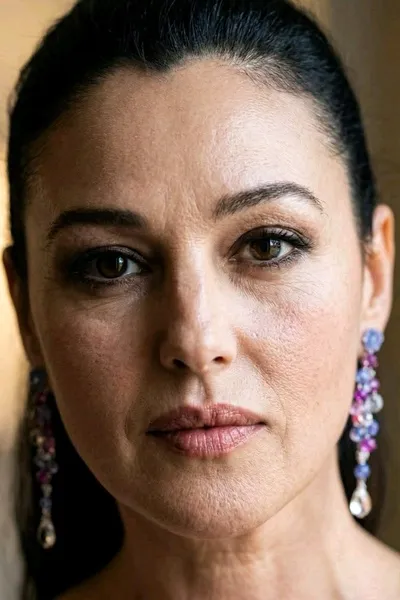 Monica Bellucci background