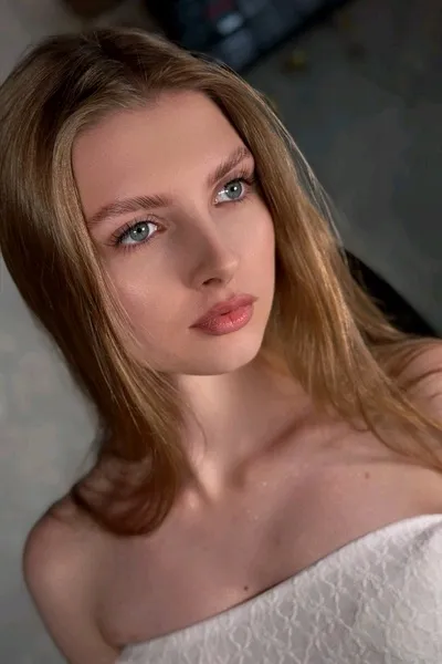 Liya Everlane background
