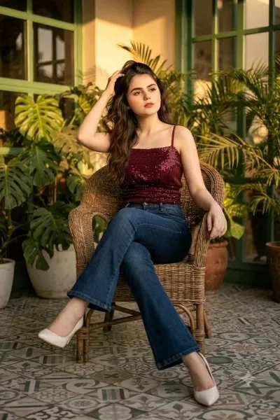 Riya Kaur background